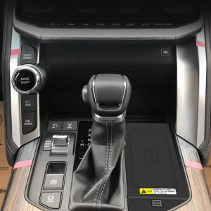 For Toyota Land Cruiser LC300 2022 2023 QI Car Wireless Charger 15W Fast charging Phone Holder，Center console phone fast wireless charging panel Interior Modification Accessories