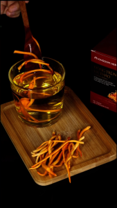 Nấm đông trùng hạ thảo Kingdom Herb chính hãng hữu cơ hộp 5 gram đông trùng hạ thảo sấy thăng hoa thượng hạng