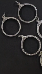 SSNPกรอบพระเงินแท้92.5%ทรงกลมมีหลากหลายรูปแบบสนใจขนาดเท่าไรแจ้งแอดมินในแชทได้เลย