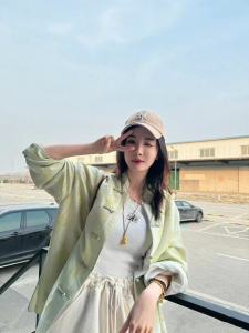 เสื้อกั๊กสปอร์ตแบบสวมสำหรับผู้หญิง แขนกุด ทรงสลิมฟิต คอวี สีพื้น เส้นใยซิลิโคนผสมยางยืด สำหรับใส่ทำงาน