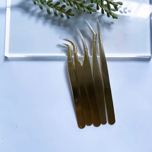 Three-Piece Tweezers Set/Professional High-Precision Titanium Gold Tweezers/Anti-Static Eyelash Curler for Eyelash Extensions/Precision Curved Eyebrow Makeup Tools.