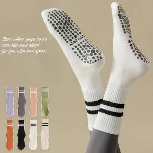 ถุงเท้ากีฬา ยาวของ ถุงเท้า Yoga Sock มีปูมูลู เหมาะสำหรับโยคะ/พีลาทิส / ถุงเท้าพื้นยาง ใส่สบายกัน ถุงเท้ากีฬา ไม่หวาน ถุงเท้ากีฬา ถูกเสริมอย่างสม่ำเสมอ ถุงเท้าพื้นยางที่พื้นฐานด้วย