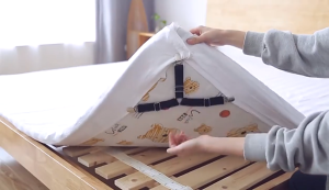 ANLY Shop 4pcs Bed Sheet Clip Set – Elastic Triangle Mattress Holders with Metal Grips BedClips-Short-4pcs