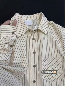 เสื้อเชิ้ตแขนยาวลายทางสไตล์ฝรั่งเศสสำหรับผู้หญิงในฤดูหนาว ดีไซน์ใหม่ปี 2025 เสื้อตัวบนทรงหลวมสบายๆ ที่ทันสมัย