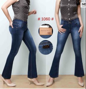 Celana Jeans Wanita Terbaru & Model Kekinian