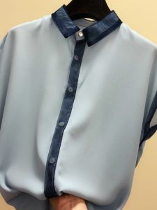 เสื้อผ้าผู้หญิงของแท้จากร้านลดราคาแบรนด์เสื้อเชิ้ตสไตล์ตะวันตกจับคู่สีผ้าตาข่ายล้างสต็อกเสื้อเชิ้ตผ้าชีฟองแขนสั้นทรงหลวมใส่ช่วงฤดูร้อนสำหรับผู้หญิง