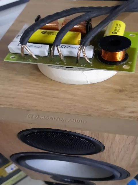 Monitor Audio Silver Inside Monitor Audio CP-773 In-wall Hifi