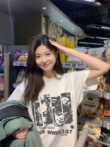 T-Shirt Wanita Lengan Pendek - Desain Unik & Estetik 2025 Motif Streetwear Eksklusif Katun Premium Bernapas Ukuran Besar Slim Fit Tren Musim Panas Gaya Eropa Amerika Untuk Gaya Harian & Hangout Gaya Urban Kekinian Baju Kasual Potongan Menguntungkan
