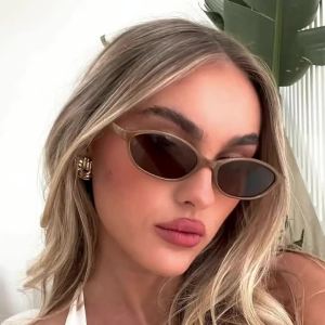 Kính Mắt Mèo Retro Nữ Cao Cấp Phong Cách Đường Phố Tròng Kính Gương Sang Trọng Thời Trang Lý Tưởng Cho Kỳ Nghỉ Và Chụp Ảnh