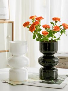 ของตั้งโชว์บนโต๊ะแบบเรียบง่ายทันสมัย INS แจกันแก้วขนาดเล็กสีดำแนววินเทจแบบหรูหราจัดดอกไม้สำหรับห้องรับแขกของแต่งบ้าน