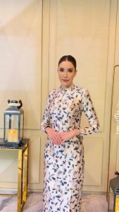 ชูดเฉพาะเสื้อ ทอลาย กายผ้า ทอด้วยเทคนิคพิเศษ ทอลายนูนผสมดินทอง ทำให้ลวดลายโดดเด่นสวยสะดูดตา