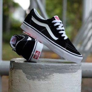 Sepatu Vans Sk8 Low Classic Black White: Sepatu Pria Wanita