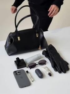 VERAFIED | Black Medium Handle Bowling Bag