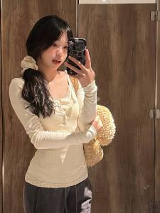 ลายดอก เสื้อยืดยาวแขนสั้น ผู้หญิง ฤดูใบไม้ร่วง ฤดูหนาว สีเบจ สลิมฟิต เสื้อเบส Pure Desire หวาน และสั้นเผ็ด เสื้อท่อนบน