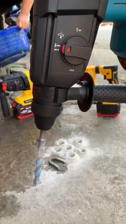 Thân máy khoan bê tông pin, Chân pin phổ thông 4cm, Dùng Chung Pin MAKITA 18V Động Cơ Không Chổi Than