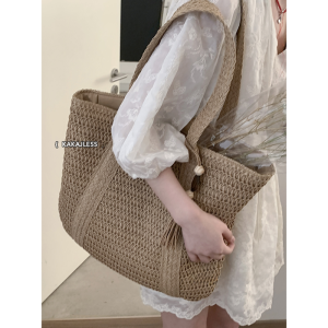 Retro Large Capacity Straw Woven Tote Bag Womens Fashionable Artistic Style Magnetic Closure Pure Color Casual Shoulder Bag