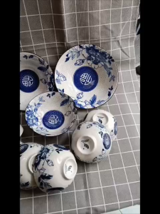 BỘ TÔ CHÉN ĐĨA GỐM SỨ 4D HỌA TIẾT PHÚC MÃN ĐƯỜNG  (GỒM 3 TÔ LOE 4 ĐĨA  10 CHÉN CƠM) + TẶNG10 ĐÔI ĐŨA GỖ LÊ VÂN