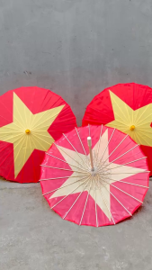 Ô dù múa cổ trang biểu diễn văn nghệ chụp ảnh nghệ thuật dân tộc hoạ tiết ngôi sao vàng nền đỏ Ô múa Việt Nam