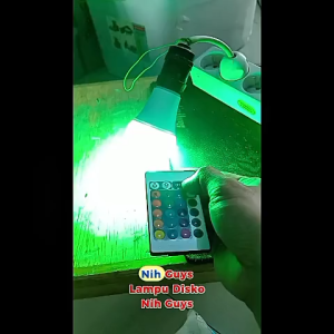 B41 LAMPU LED DISCO PELANGI OTOMATIS KELAP KELIP BERWARNA E27 7W DISKO TERANG REMOT REMOTE ORI 100% bohlam led RGBW remote mengatur warna WARNI kecerahan REMOTE SNI RGBW WATT BULB ( DUDUKAN LAMPU E27 = STANDARD DUDUKAN LAMPU DI RUMAH UMUM ) Jadi bisa di