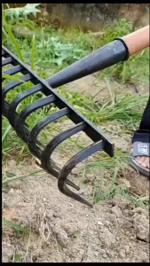 [DC-NT-33CM-11R] Dụng Cụ Nông Trại Cuốc Đất Xới Đất Lật Cỏ Tơi Xốp Đa Năng – Cào Nhiều Răng Thép Chắc Chắn Bền Bỉ