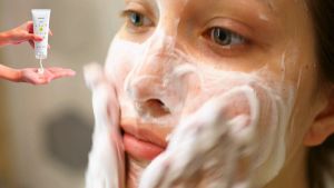 โฟมล้างหน้ากิฟฟารีน โฟมล้างหน้าวิตามินซี กิฟฟารีนของแท้  โฟมล้างหน้าขาว โฟมล้างหน้า โฟมล้างสิว สารสกัดจากส้ม ยูซุกิฟฟารีน โฟมล้างหน้า ทำความสะอาดผิวหน้า ขาวกระจ่างใส