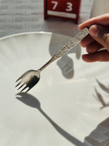 Elegant 18/10 Stainless Steel Relief Fruit Fork Dessert Spoon Coffee Spoon Set Children Spoon Fork Hotel Dining Utensils