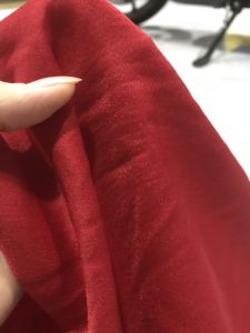 vải lụa tằm ướt loại 1 màu đỏ dày vừa mềm rũ _( khổ 1m5)co dãn may đầm váy áo vv