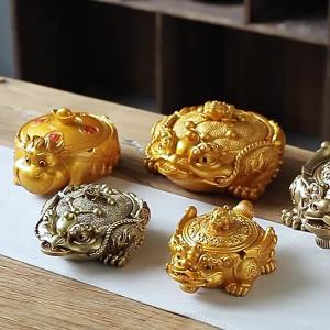 BAIFULING | Creative Anti-Flying Ash Toad-Shaped Ashtray With Lid