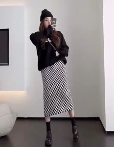 Womens Autumn and Winter Wool Skirt New Checkerboard Checkerboard Hip Korean Version of The Small Incense Wind Hong Kong Wind Commuter Wool Open Fork Hundred Take Dress