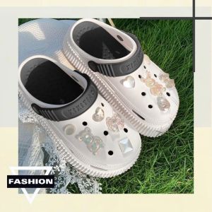 KDAShop เข้าใหม่ รองเท้าแตะยาง งานหัวโตแฟชั่น ทรงน่ารักใส่ได้ทุกช่วงวัย มีหลายสีให้เลือก และแถมฟรีตัวติดงานน่ารักมากกก แบบใหม่ไม่เหมือนใคร