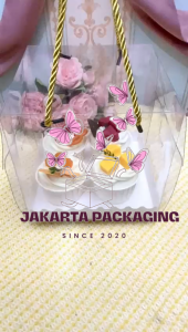 Kotak Box Mika Tali Emas Persegi Transparan Dengan Kemasan Aman Untuk kue hampers lebaran ukuran tersedia di variasi MN-1350