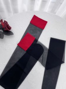 ถุงน่องเซ็กซี่ 5D อินลม ถุงเท้าสีดำด้านบนสีแดง 7223 สวมใส่ง่าย มีเสน่ห์ดึงดูดสายตาผู้คน