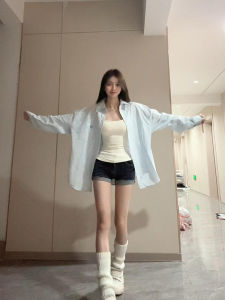 เสื้อเชิ้ตแขนสั้นป้องกันแสงแดดลายทางสีน้ำเงินสไตล์อเมริกันย้อนยุคสำหรับผู้หญิงในช่วงฤดูร้อน ทรงหลวม สไตล์วิทยาลัย ระดับไฮเอนด์ เสื้อเชิ้ตที่สวมใส่ได้หลากหลาย