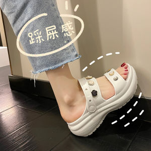 รองเท้าแตะส้นหนาสำหรับผู้หญิง ฤดูร้อนกลางแจ้งแฟชั่น เครื่องประดับมุก รองเท้าแตะชายหาด รองเท้าแตะแบบสองทาง รองเท้าสวมสบาย