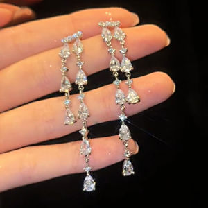 ต่างหูห้อยรูปหยดน้ำเพชร Zirconia หรูหรา หรูหรา หรูหรา เครื่องประดับแฟชั่นสำหรับผู้หญิง ดีไซน์เฉพาะตัว เครื่องประดับที่สวมใส่ได้หลากหลาย