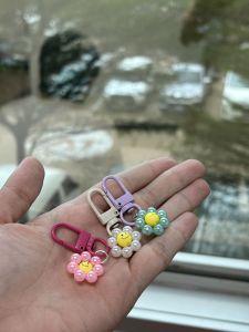 พวงกุญแจลูกปัด ดอกเดซี่ มุกเทียม ขนาด 6 มิล คละสี