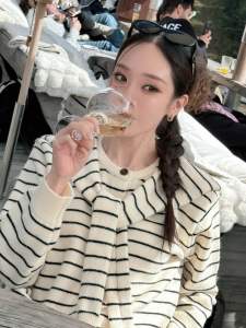 Jessie sweater สเวตเตอร์ตัวลายสไตล์สาวเกาหลี มีกิมมิคผ้าพันคอแต่ง