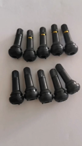 จุ๊บยางรถ สีดำ เเกนทองเหลือง Tubeless Valve TR414 TR413 เเบ่งจำหน่ายเป็นชุด สามารถใส่กับยางได้หลายขนาด