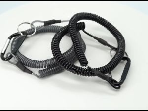 แพ็คละ 2 ชิ้น พวงกุญแจกันหาย เชือกเกลียว อเนกประสงค์ พวงกุญแจยืดได้ ตัวล็อคกันของหาย ตกปลาสายคล้อง