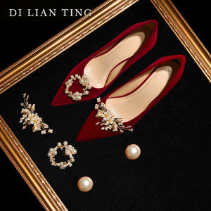 รองเท้าแต่งงานสีแดงส้นสูงแบบฝรั่งเศสสำหรับผู้หญิง รองเท้าแต่งงานแบบสวมหัวแหลม พื้นยาง สวมใส่สบาย สำหรับงานแต่งงานในช่วงฤดูร้อน