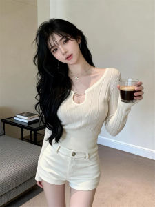 V-Neck White Stretchy Fitted Slimming Knit Top