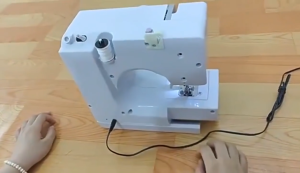 UKICRA725 Multi-function Sewing Machine 12 Types of Stitches Electric Knitting Machine portable