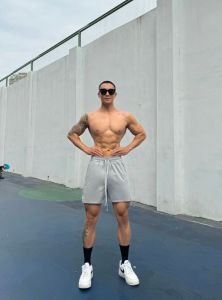 Double Layer Ice Silk Quick Dry Mens Fitness Shorts Four Inch Length Running Training Shorts Breathable Anti-Light Running Shorts