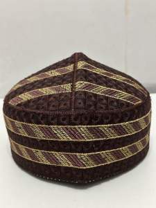 Premium Pakistani Peci  Brand: AL faiz PAKISTAN Material: Cotton Embroidery (using soft hard cloth Comfortable to wear) Simple elegant embroidery Size: (Based on SNI) 54 = 4 For 54cm head circumference 55 = 5 For 55cm head circumference 56 = 6 For 56cm h