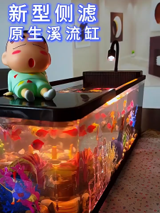 ตู้ปลาไซส์ใหญ่ ออกแบบเป็นชิ้นเดียว มาพร้อมช่องกรองซ่อนในตัว มีปั๊มน้ำและไฟสามสีในตัว