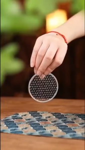 Miếng lót lư xông trầm bằng inox giúp nhang cháy dễ dàng mà không bị ngắt quãng tắt giữa chừng