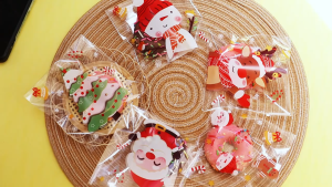100Pcs Christmas Gift Cookie Baking Treats Candy Packaging Bags Self-Adhesive Plastic Bags with Holiday Designs Santa Christmas Tree Gingerbread House for Christmas Gift Wrapping Xmas Baking Supplies