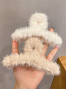 Fashionable Plush Shark Tail Hair Clip Womens Autumn Winter Accessory Stylish Hair Grips Korean Style Fresh Outlined Hair Decorations