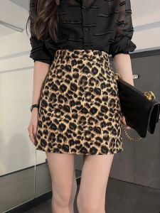 มีสไตล์ Retro Leopard Print High เอว ทรงเอ Mini กระโปรง สําหรับผู้หญิง อินเทรนด์ พรางหุ่น สไตล์ฝรั่งเศส Wraparound กระโปรง สําหรับ ฤดูใบไม้ร่วง