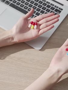 LOHE | Portable Light-proof 7-Day Pill Box